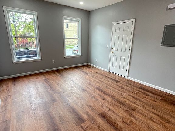 5th image of 156 South St APT 2