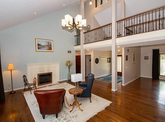 4th image of 22539 Winchester Dr