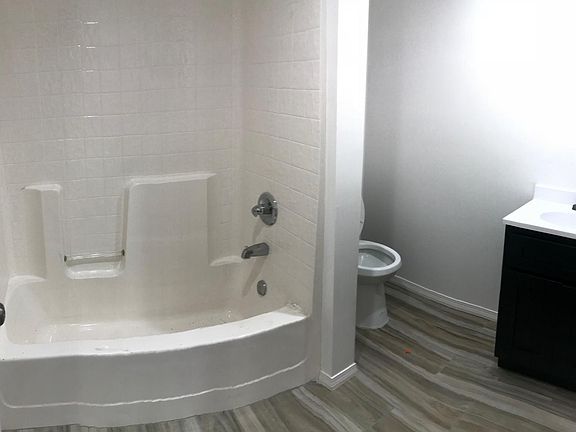 3rd image of 1348 1/2 Allesandro St