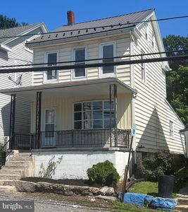 327 W Grand Ave, Tower City, PA, 17980