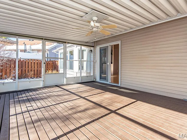 4 Barrington Dr — Photo 36