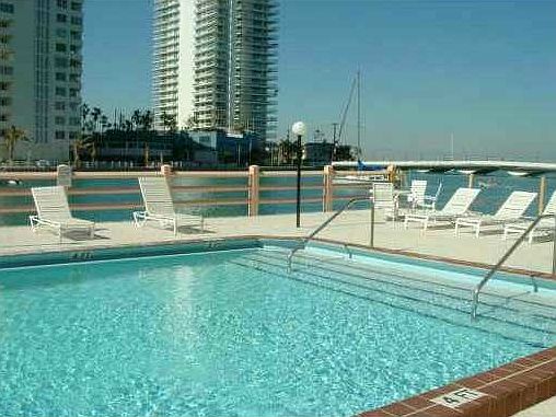 2nd image of 1450 Lincoln Rd APT 703