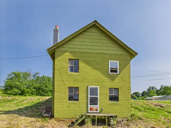 518 E Glade St, Glade Spring, VA 24340