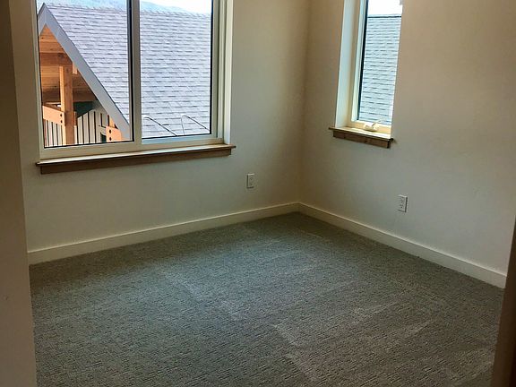 3rd image of 485 Green Meadow Dr