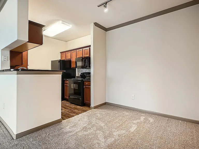 Eaglebrook Apartments Breakfast Area 01