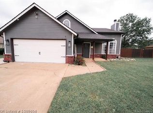 201 N Valley Dr, Catoosa, OK 74015