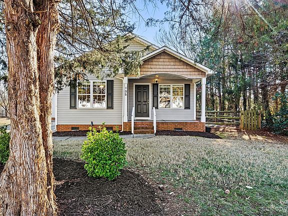 2nd image of 135 Mainview Dr