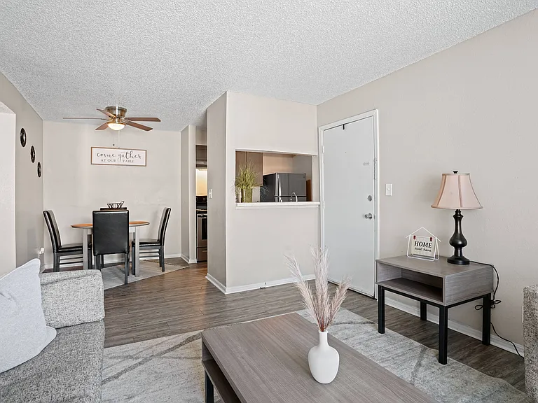 Diamond Lake Apartments — Photo 5