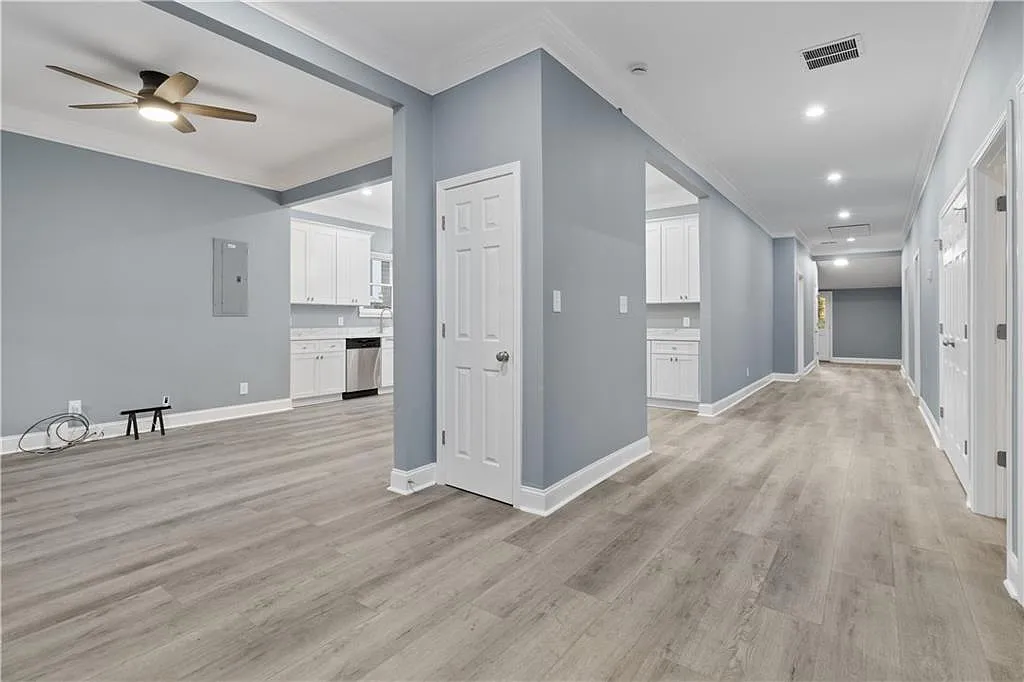 3 bed, 4.0 bath, 1917 sqft, $2,995 — Photo 3