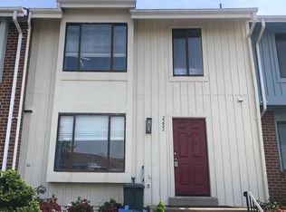 2252 Berger Pl, Herndon, VA 20170