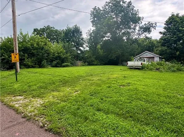207 W 6th St, Urich, MO 64788