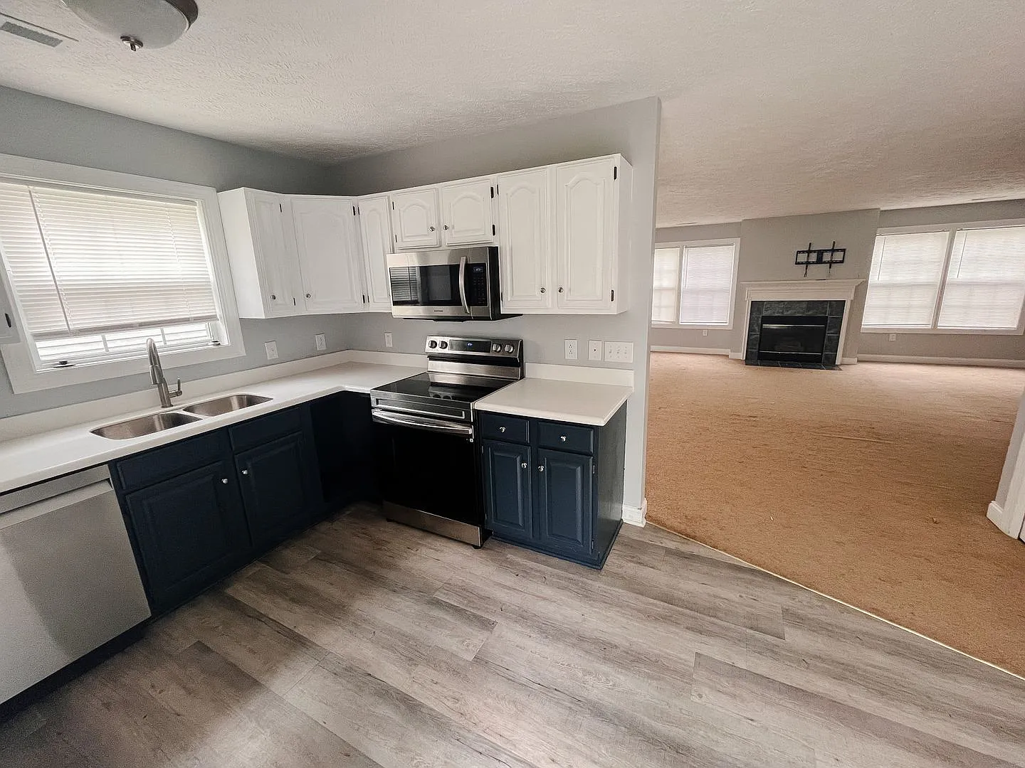 3 Bedroom 2.5 Bath Townhouse — Photo 2