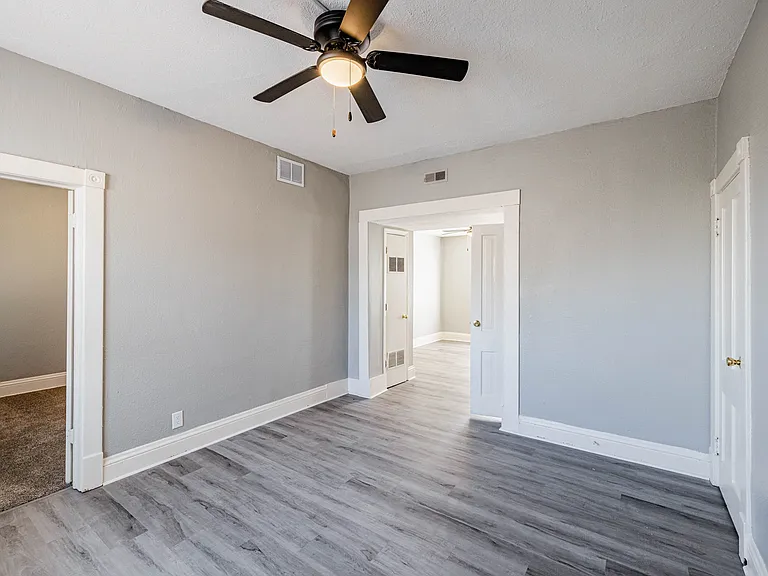 2215 Vinton St — Photo 7