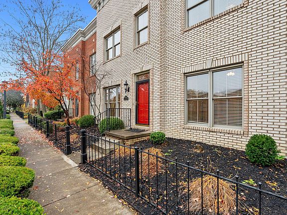 4th image of 960 Village Green Ave