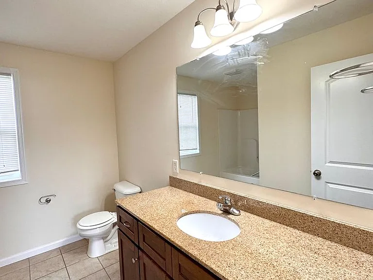 1027 Shenandoah St #102 — Photo 10