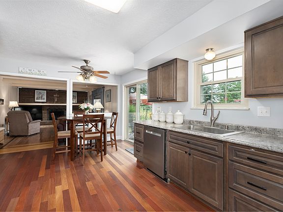 4th image of 8843 Valley Circle Dr