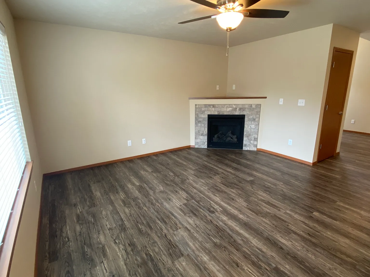 3 bed, 2.5 bath, 1440 sqft, $2,295 — Photo 2