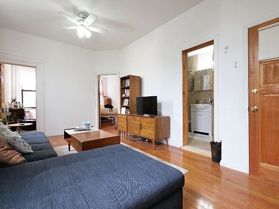 5th image of 286A 16th St #3