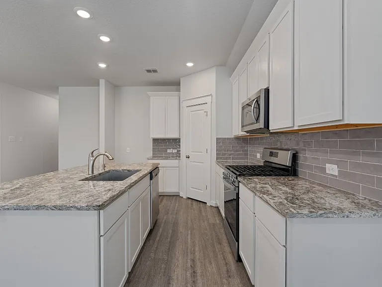 4044 Legend Mdws — Photo 8