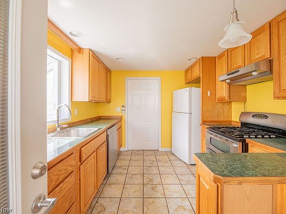 2nd image of 602 Frost Rd