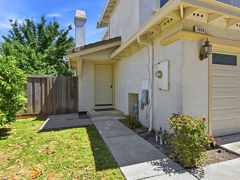 3808 Alder Ave — Photo 4
