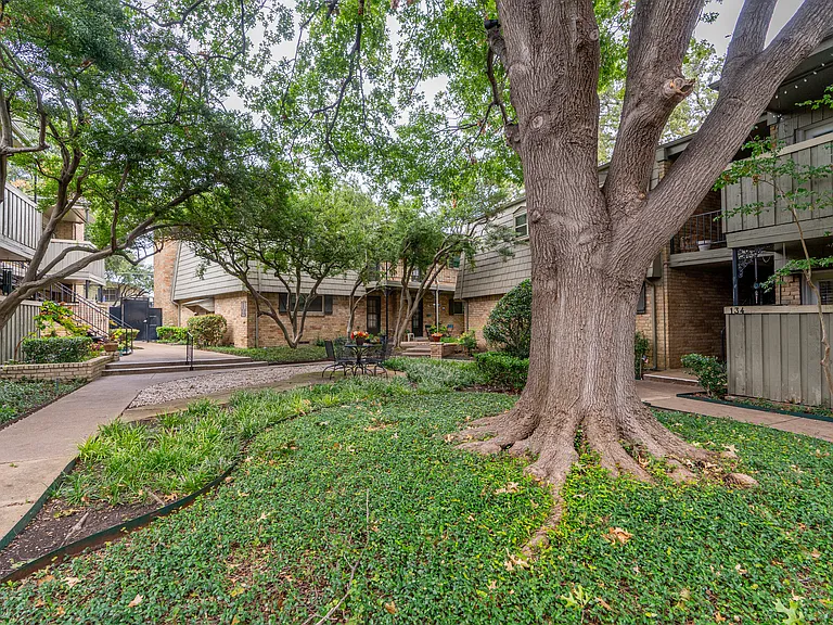 7707 Meadow Park Dr #112 — Photo 17