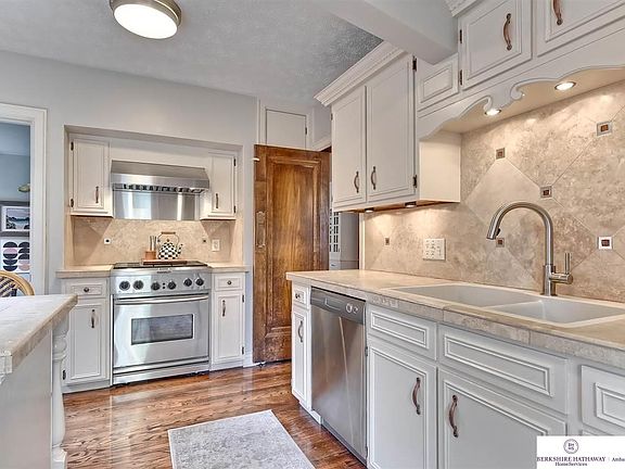 5th image of 5114 Erskine St
