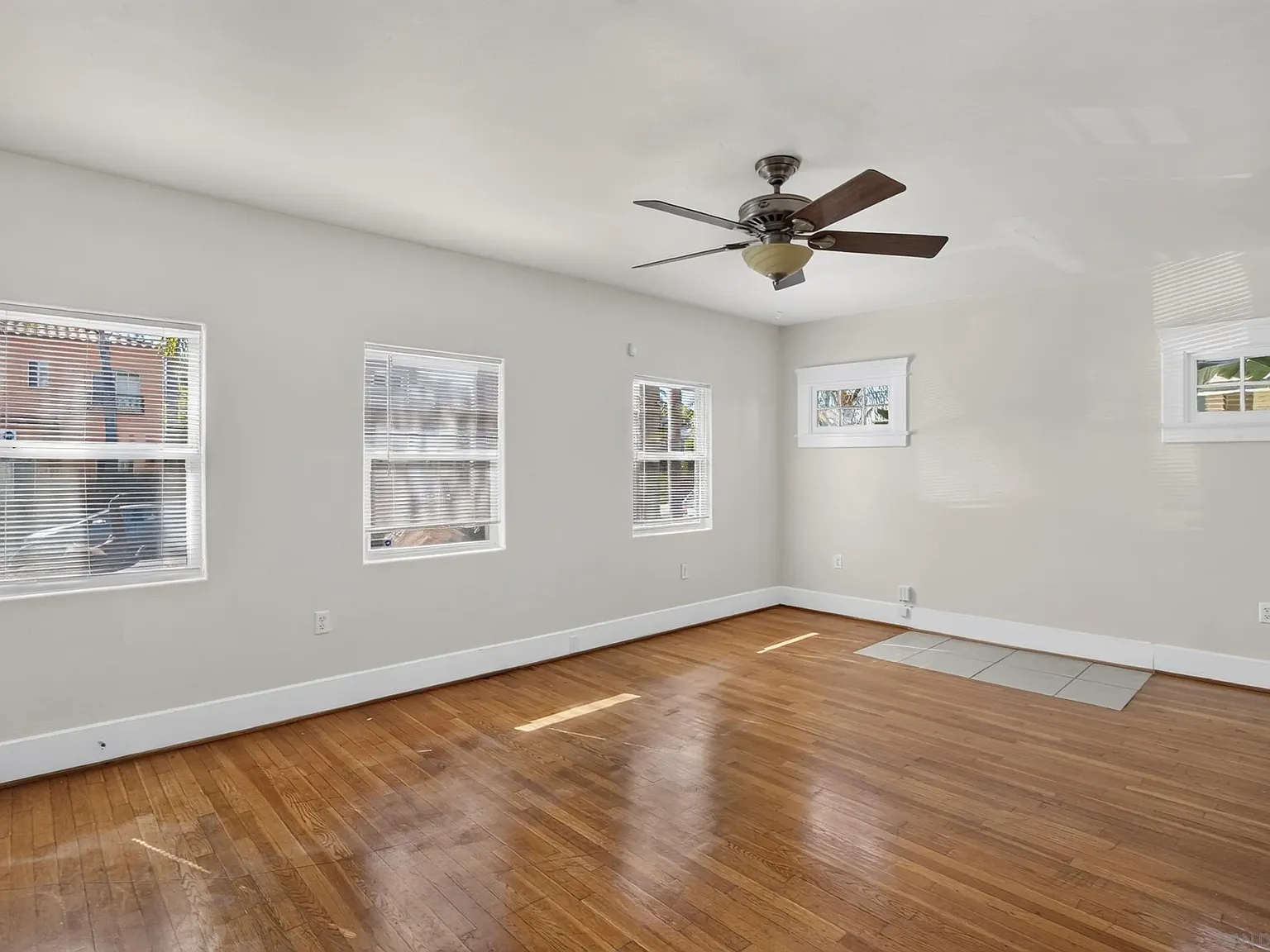 2 bed, 1.0 bath, 1128 sqft, $3,000 — Photo 4