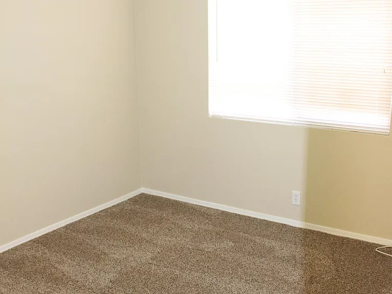 807 W Kesler Ln — Photo 6