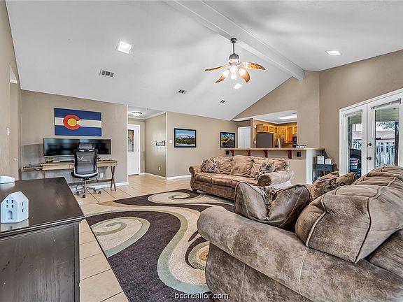 4th image of 4020 Woodbriar Dr