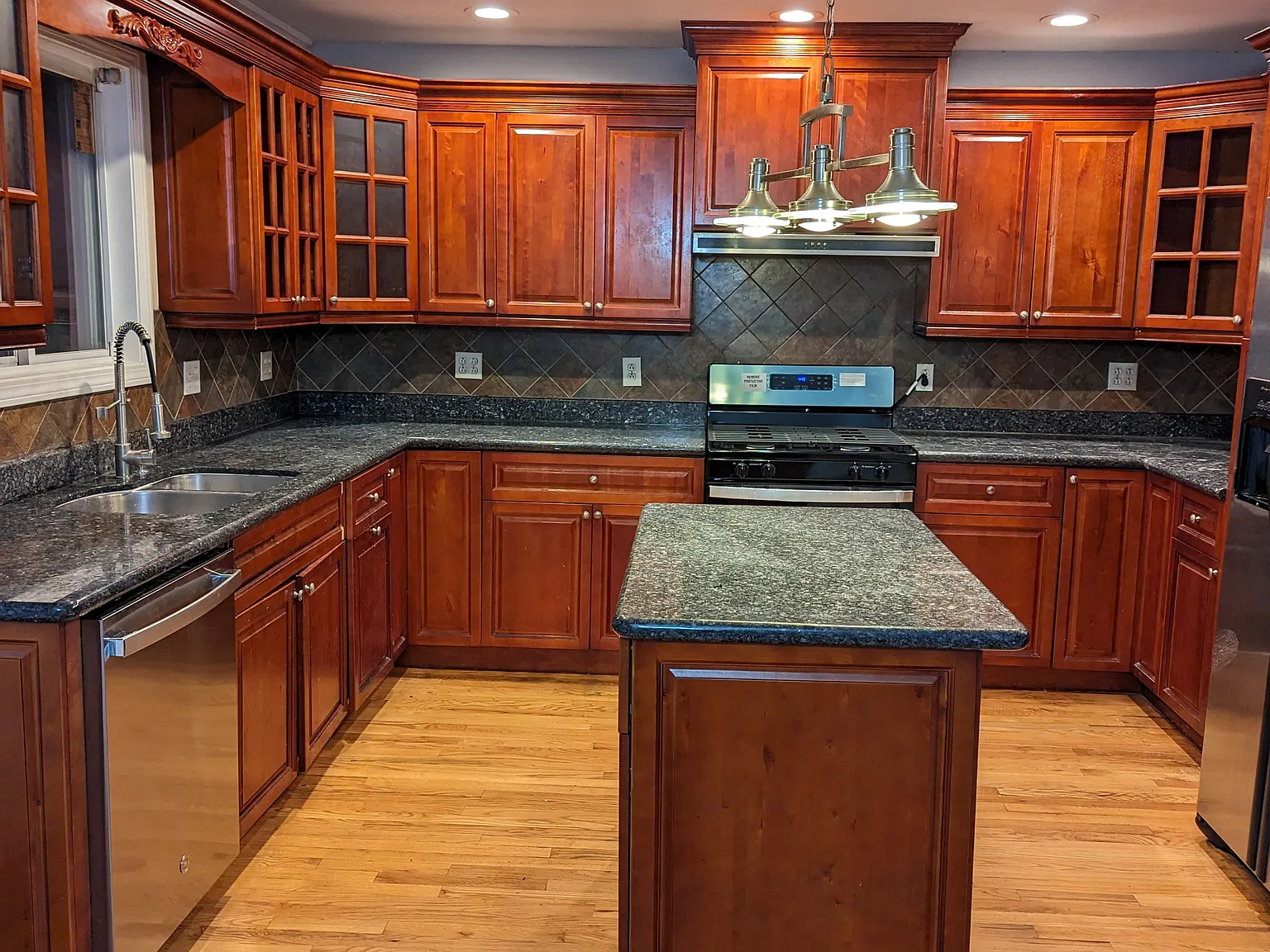 752 Beechwood Ave — Photo 3
