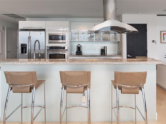 4th image of 601 NE 36th St APT 1412