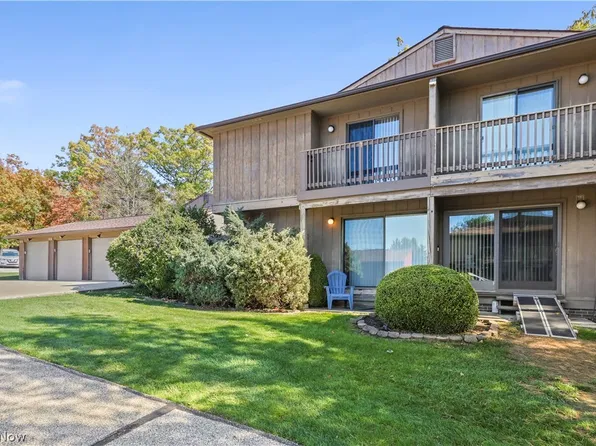 7569 Creekwood Dr #21D, North Royalton, OH 44133