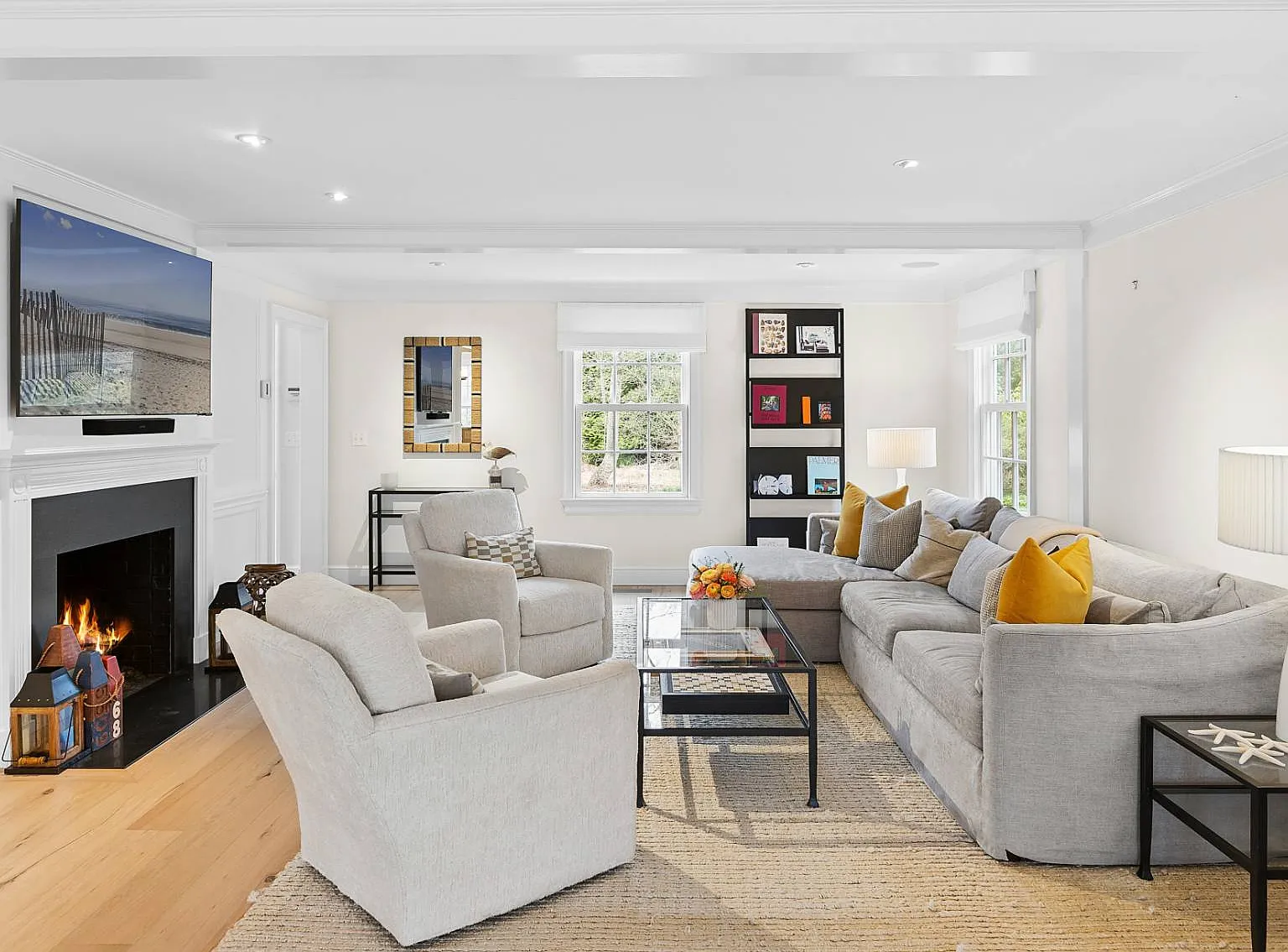 The Hedges Residence: An Exclusive Summer Offering — Photo 2