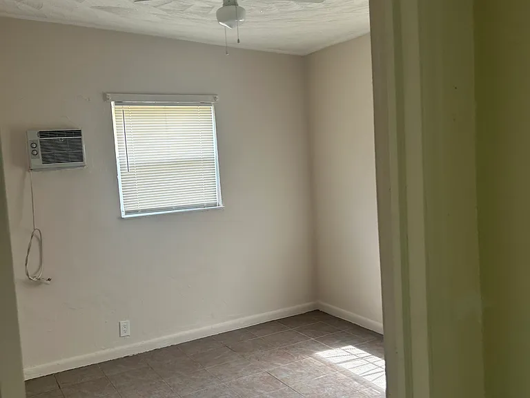 528 NW 7th St — Photo 1