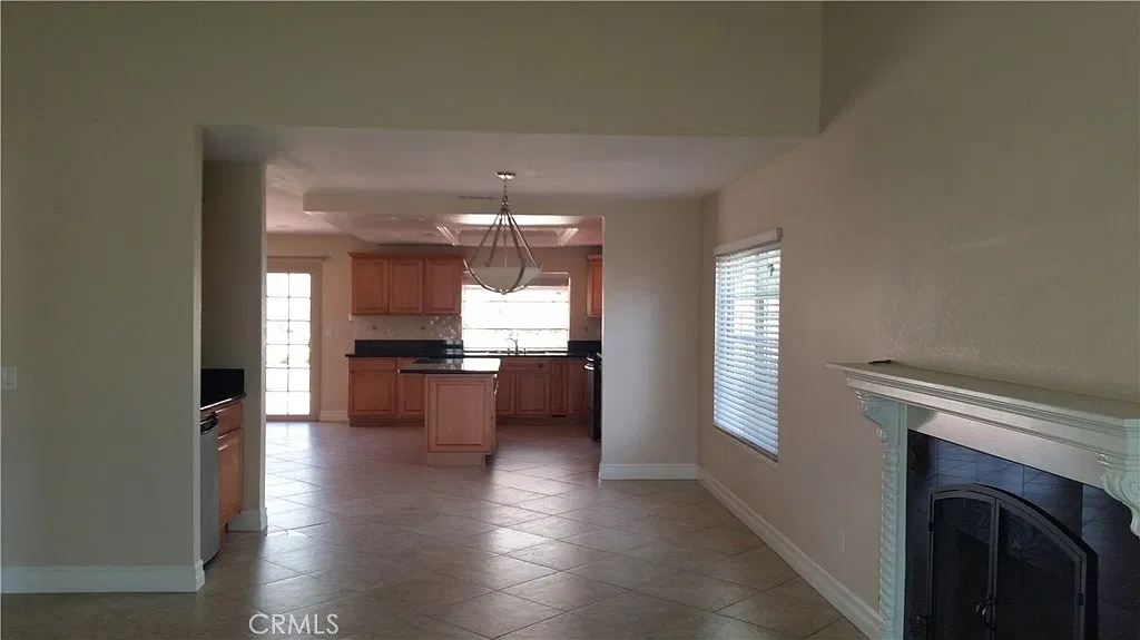 4 bed, 1831 sqft, $3,895 — Photo 4