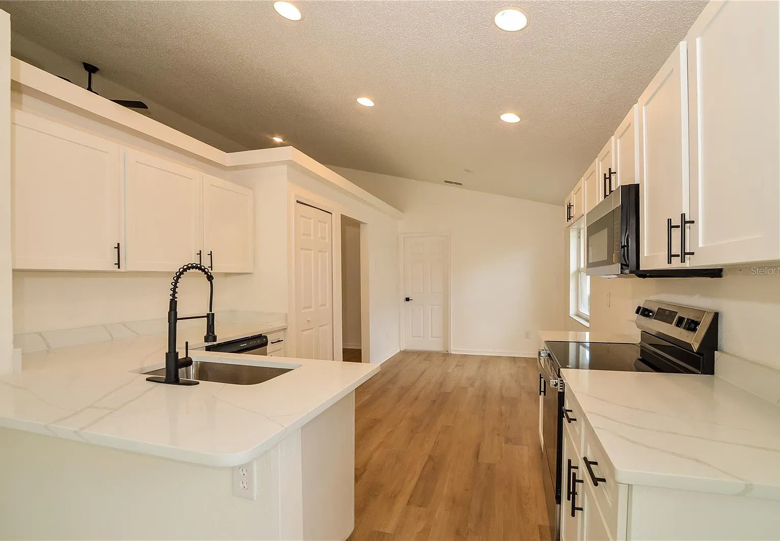 4 bed, 1661 sqft, $2,300 — Photo 4
