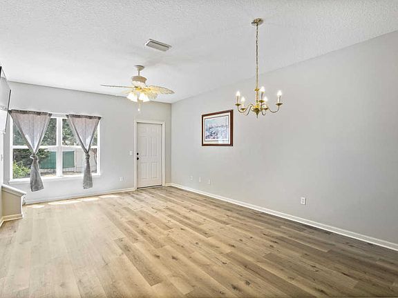 5th image of 805 Southern Creek Dr