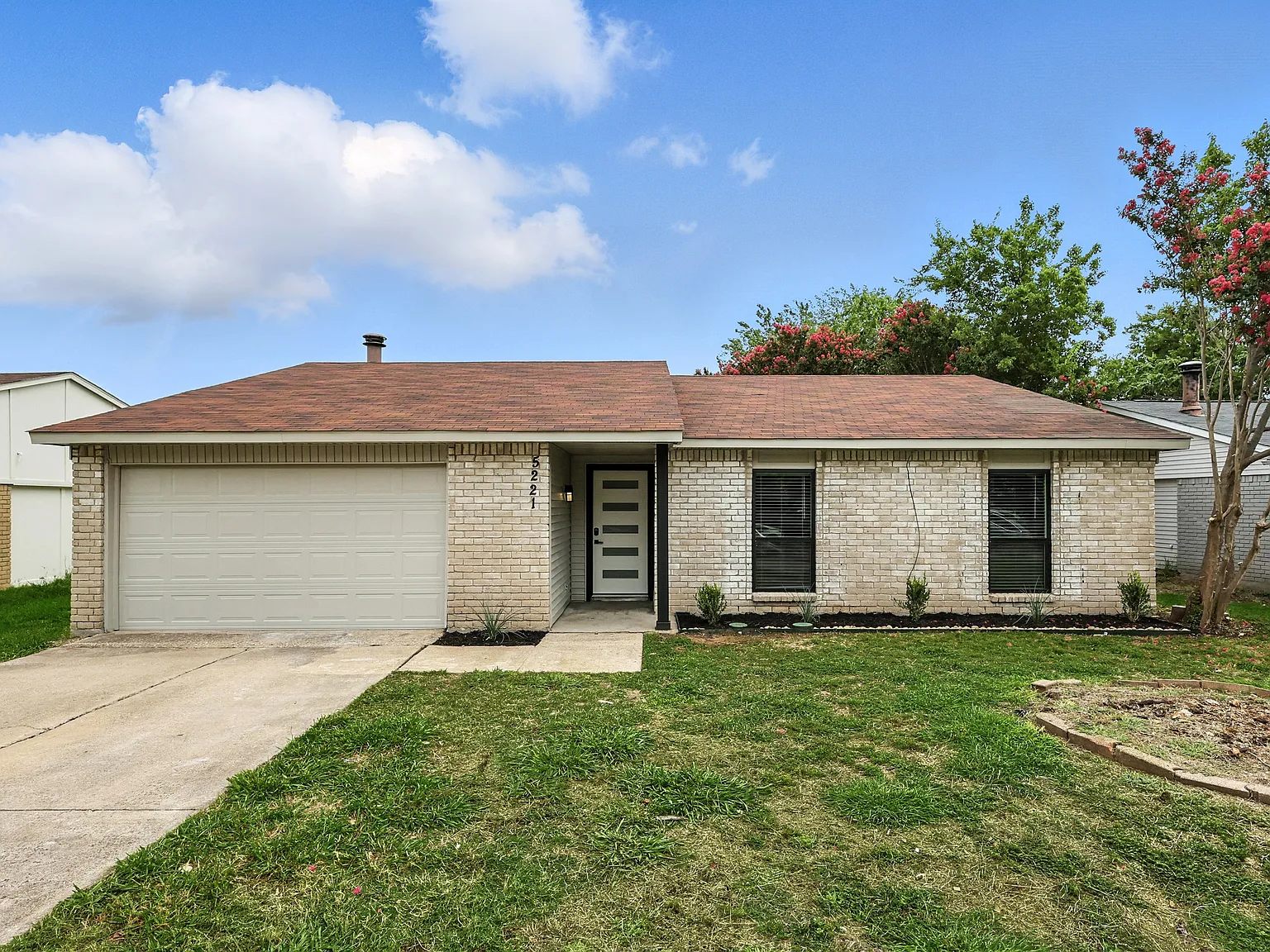 3 bed, 1379 sqft, $2,335 — Photo 3