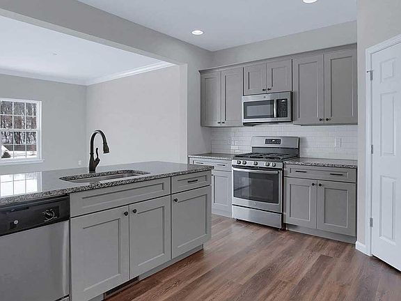 5th image of 1789 Shady Ln
