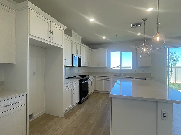 5529 W Avenue K13 — Photo 9
