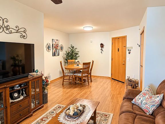 5th image of 102 Prairie Heights Dr APT 306