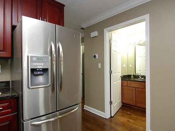 4th image of 2711 N Mont Clare Ave
