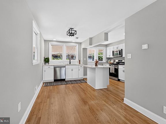 2nd image of 2916 Southbrook Rd