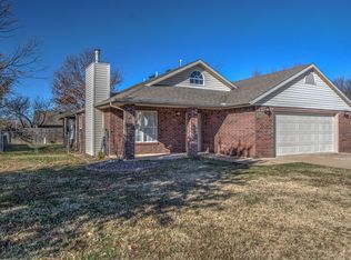 17716 S Santa Fe Pl W, Mounds, OK 74047