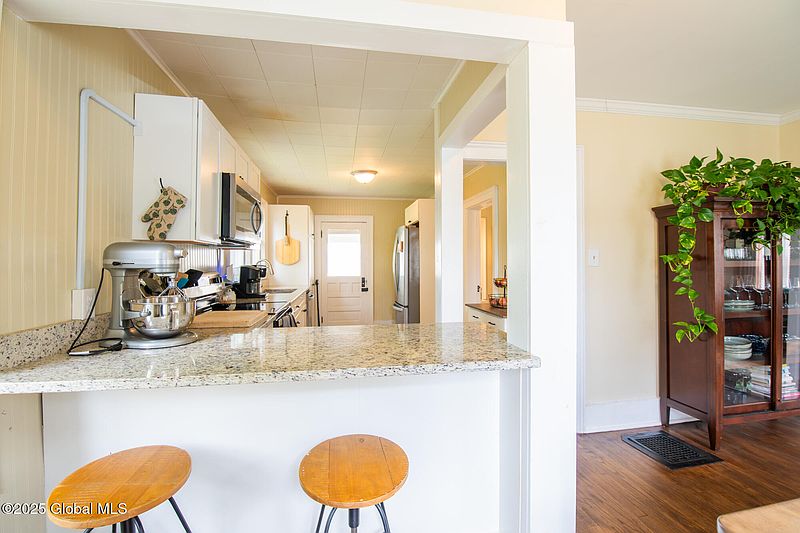 5th image of 6 Cottage Place