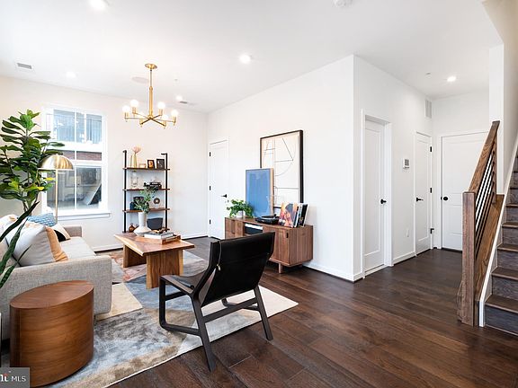 2nd image of 429 Brookland Grv NE