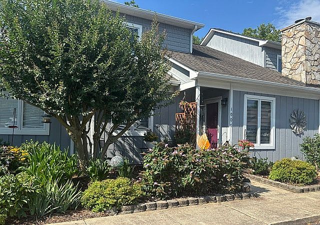 1st image of 1007 21st Ave NE