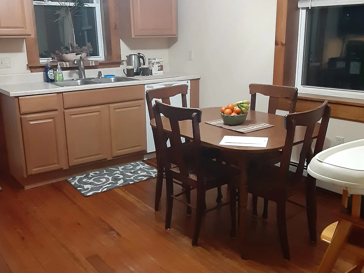 3 bed, 1.5 bath, 1200 sqft, $1,800 — Photo 2