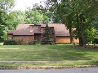 11 Deer Ln, Succasunna, NJ 07876
